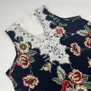 AMANA Navy Floral Lace Trim V Neck Sleeveless Tank Top Women's M‎